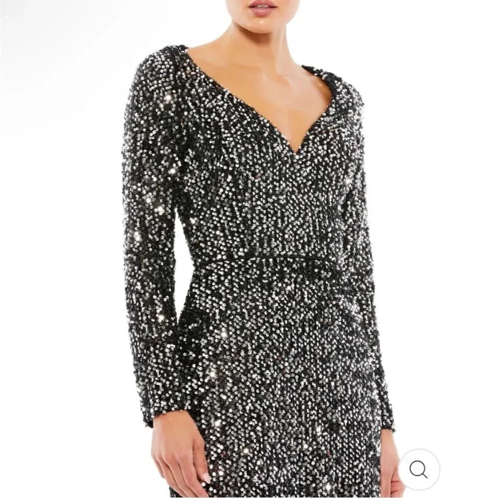 Mac Duggal Long Sleeved Sequined V-Neck Gown Black/Silver NWT size 4 26445